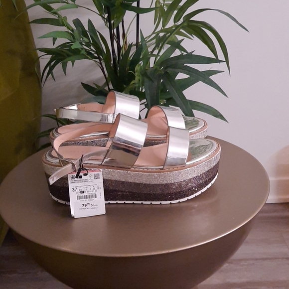 Shiny Silver Plateform sandal - Picture 1 of 4